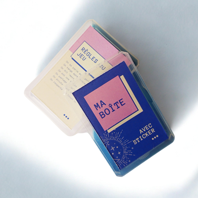 Boîte transparente avec sticker (jeux, cartes)